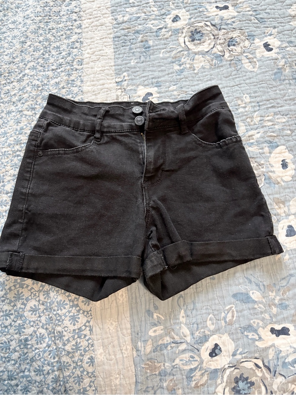 Wallflower Black High-Waist Rolled Cuff Shorts (size 1!)
